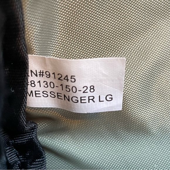 DAKINE 🚴 Black Messenger/Laptop On-the-Go Bag (Large) - Picture 10 of 11